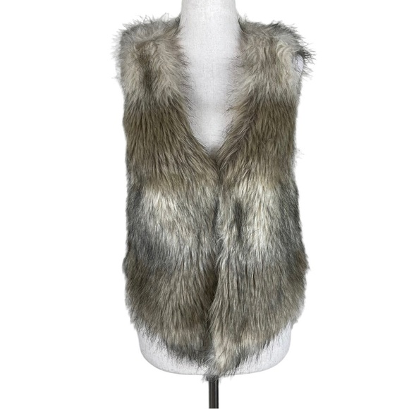Me Jane Faux Fur Vest - Picture 1 of 9